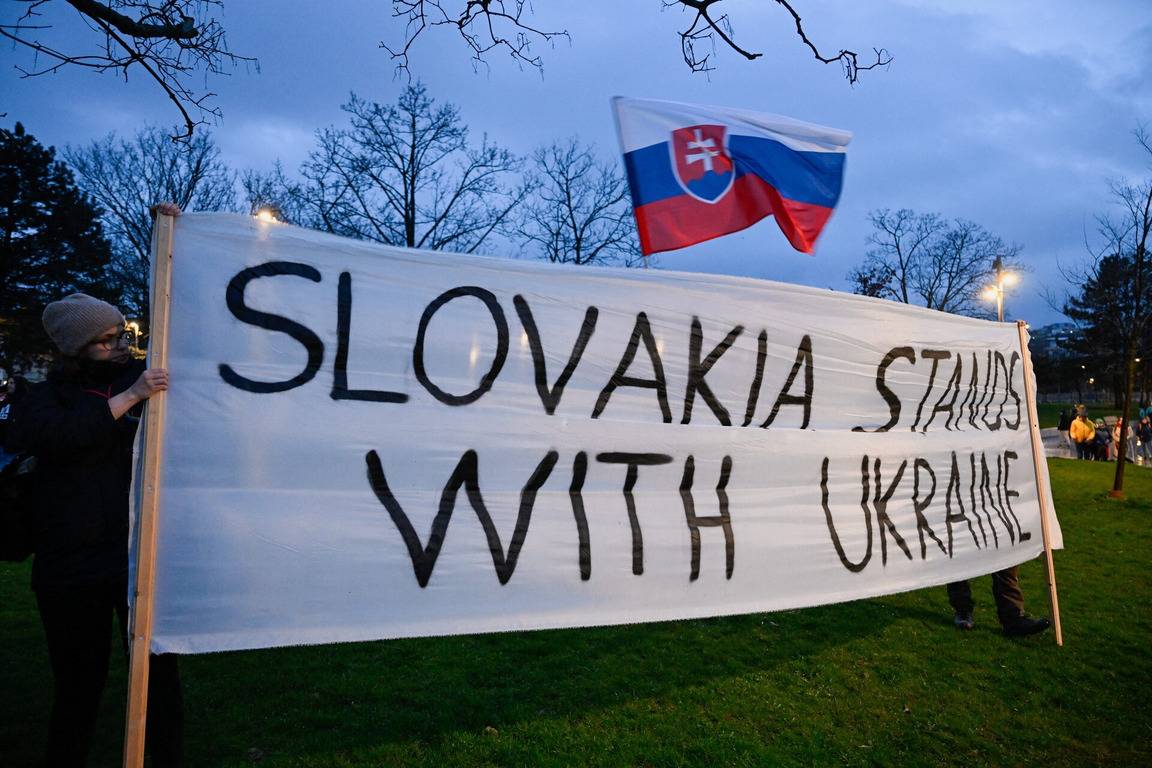 Протест срещу проруската политика на правителството на Фицо в Словакия